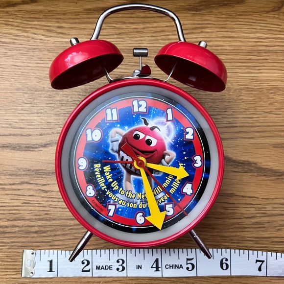 M&M’s Mr. Red Millennium Wind-Up Alarm Clock - Picture 4 of 5